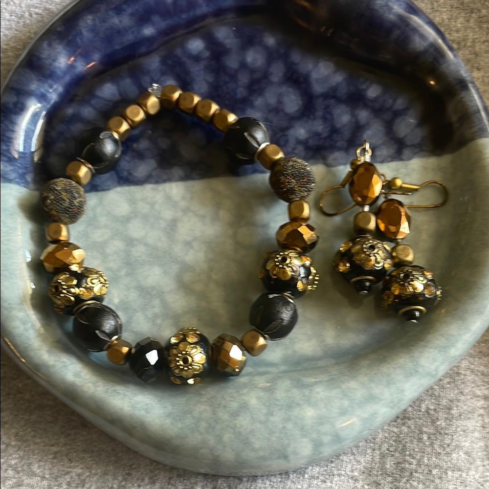 Elegant Gold and Black Beaded Jewelry Set